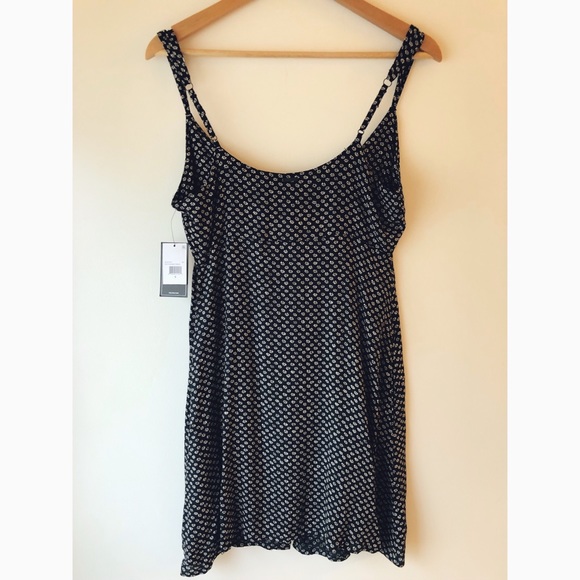 New- Volcom - Try The Knot flower Dress - Picture 6 of 9